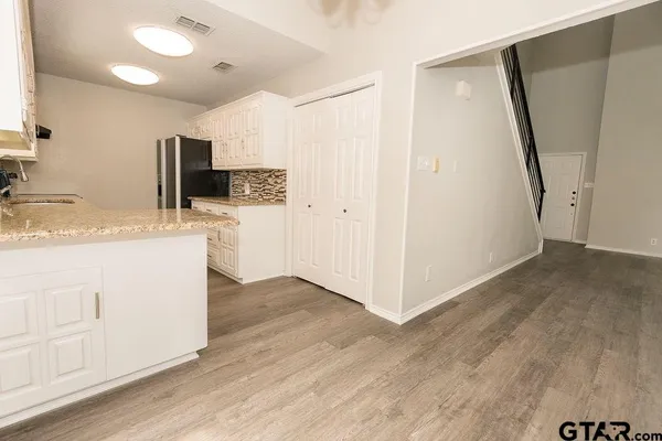 $1,600 | 5811 Hollytree Drive, Tyler, TX 75703