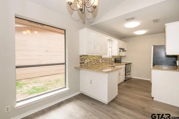 $1,600 | 5811 Hollytree Drive, Tyler, TX 75703