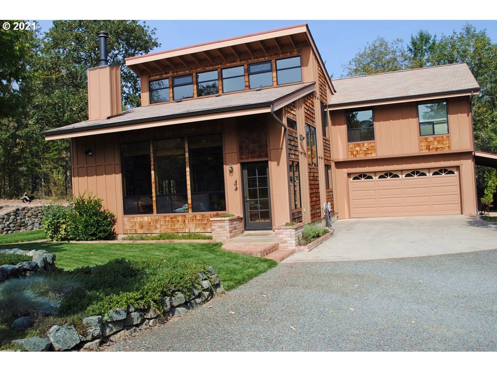 918 Peco Road Grants Pass, OR 97526 - Photo 1 of 25 Gallery Image 1