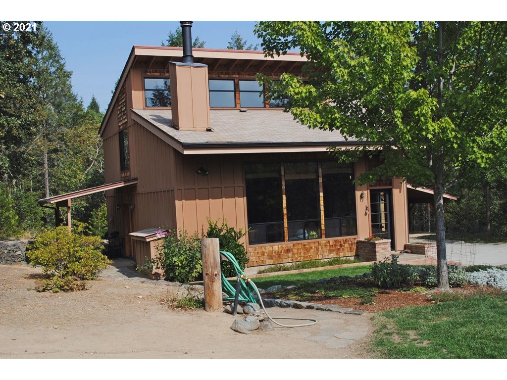 918 Peco Road Grants Pass, OR 97526 - Photo 2 of 25 Gallery Image 2