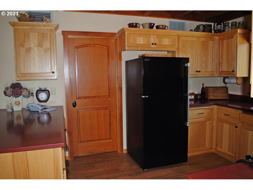 918 Peco Road Grants Pass, OR 97526 - Photo 11 of 25 Gallery Image 11