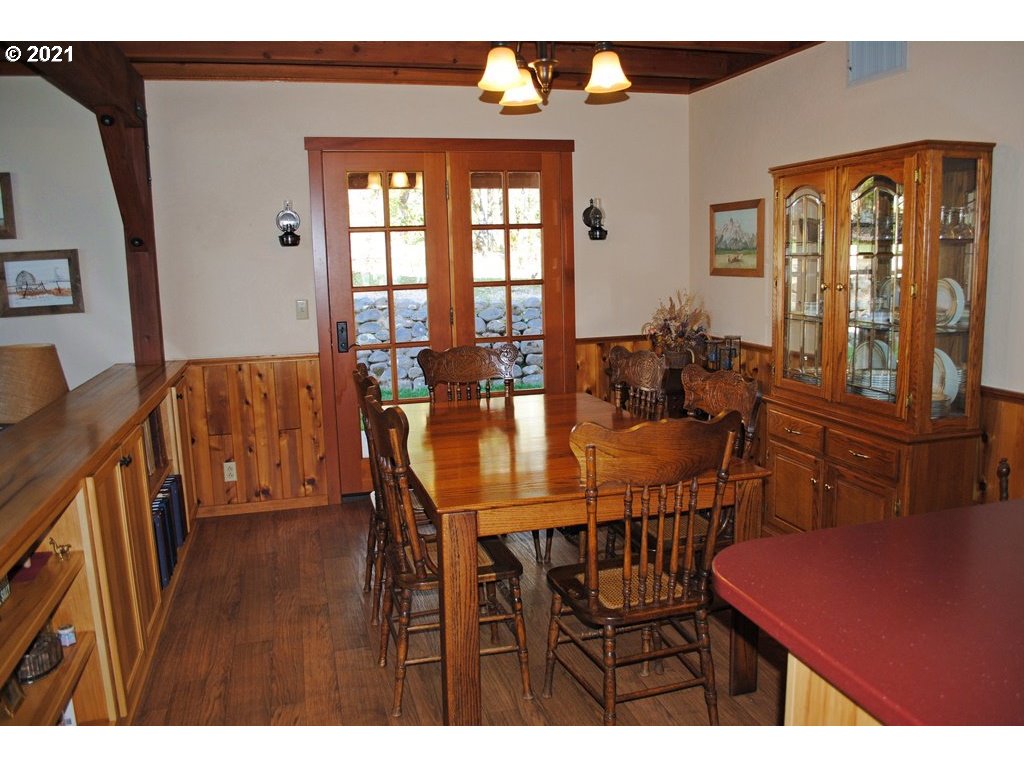 918 Peco Road Grants Pass, OR 97526 - Photo 12 of 25 Gallery Image 12