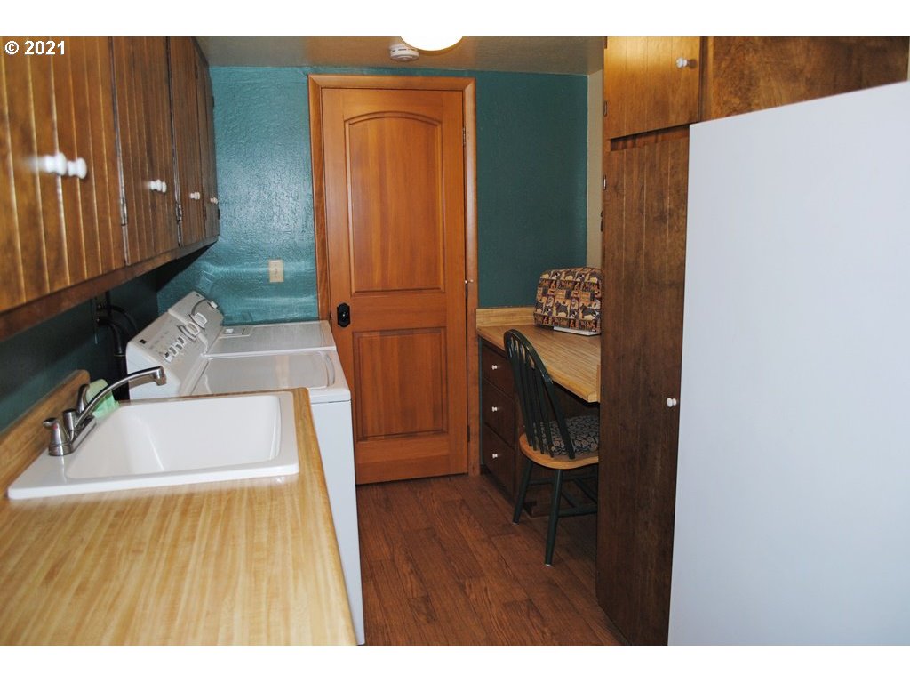 918 Peco Road Grants Pass, OR 97526 - Photo 14 of 25 Gallery Image 14