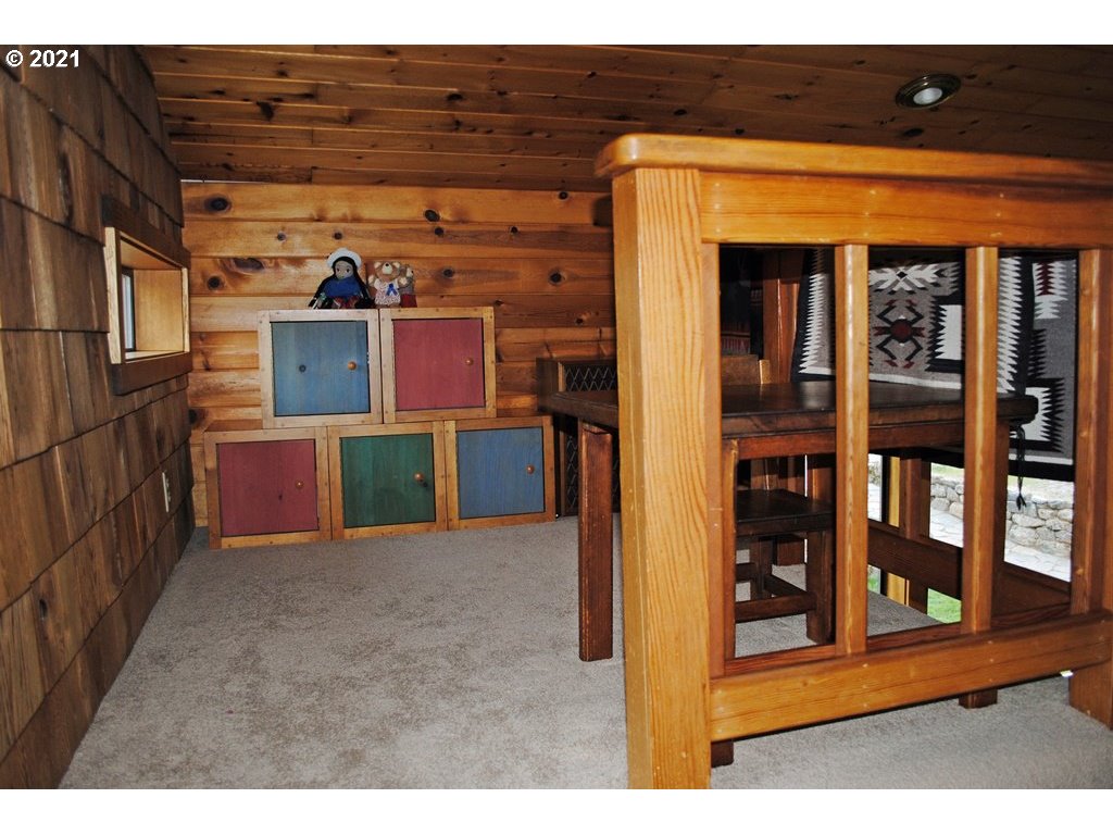 918 Peco Road Grants Pass, OR 97526 - Photo 15 of 25 Gallery Image 15