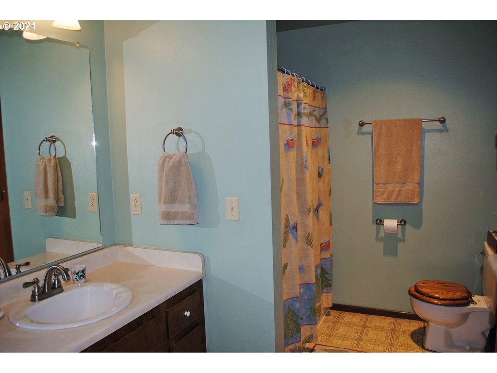 918 Peco Road Grants Pass, OR 97526 - Photo 20 of 25 Gallery Image 20