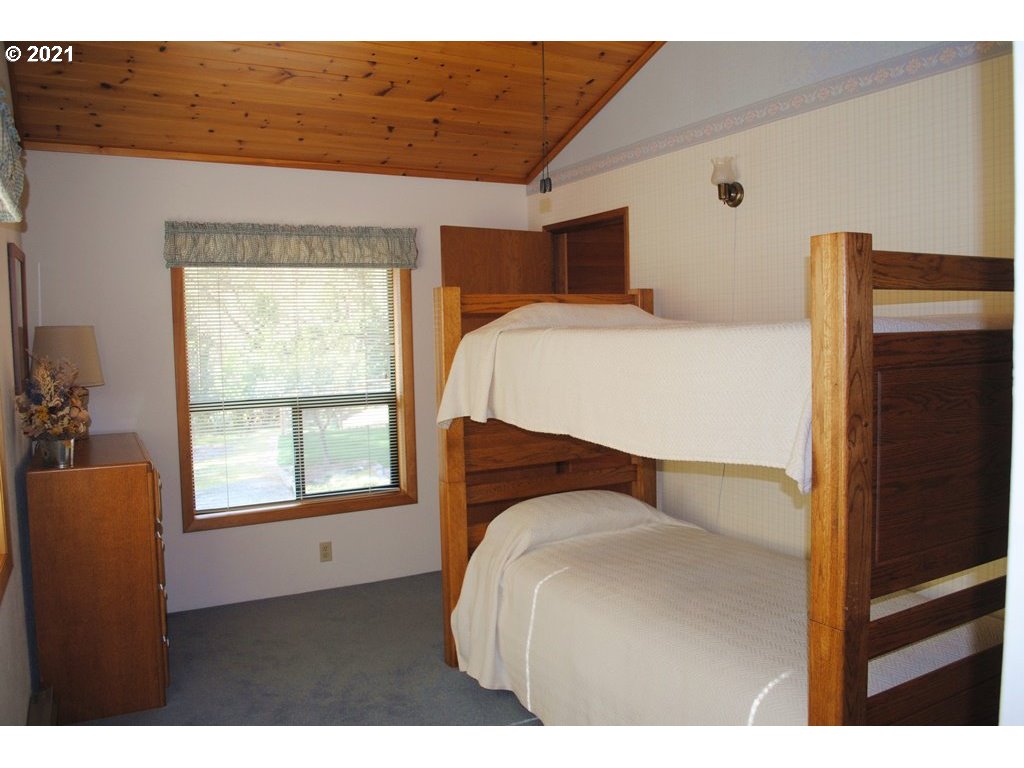 918 Peco Road Grants Pass, OR 97526 - Photo 22 of 25 Gallery Image 22