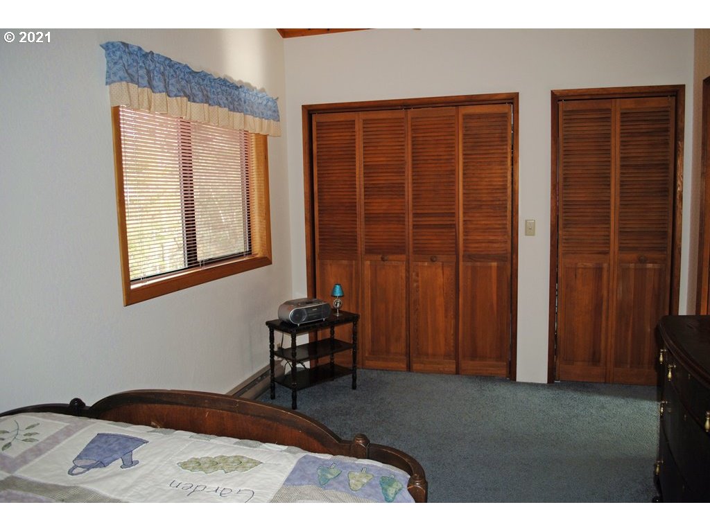 918 Peco Road Grants Pass, OR 97526 - Photo 23 of 25 Gallery Image 23