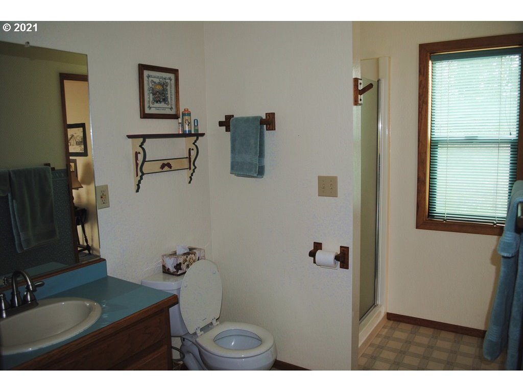 918 Peco Road Grants Pass, OR 97526 - Photo 24 of 25 Gallery Image 24