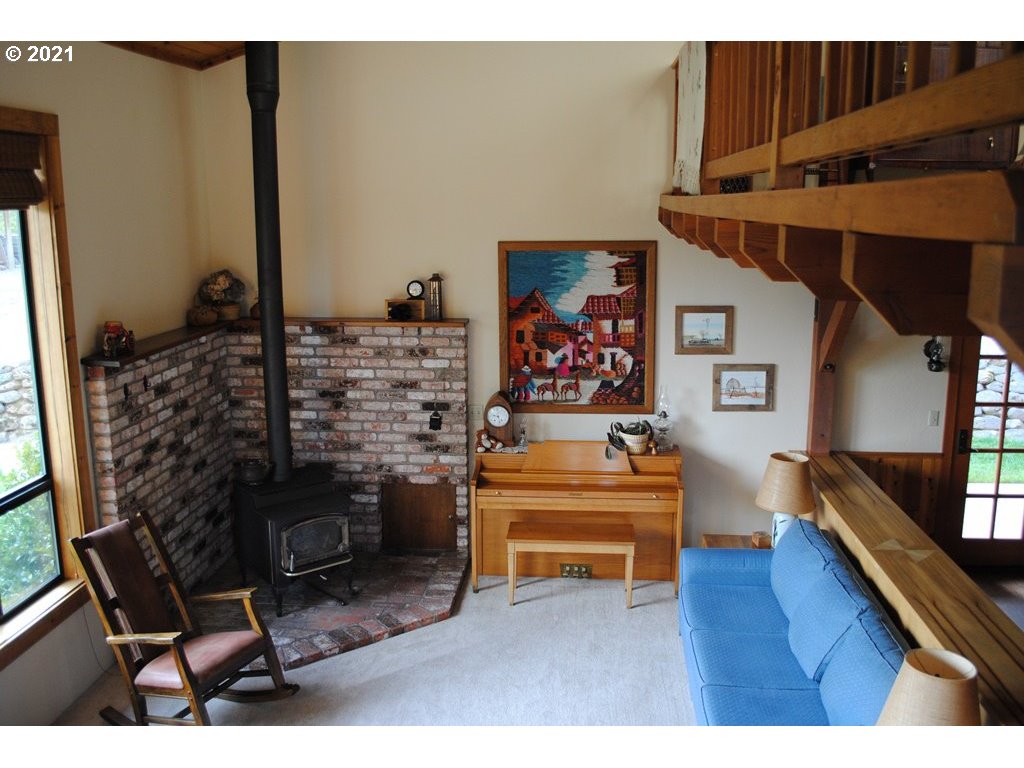 918 Peco Road Grants Pass, OR 97526 - Photo 7 of 25 Gallery Image 7