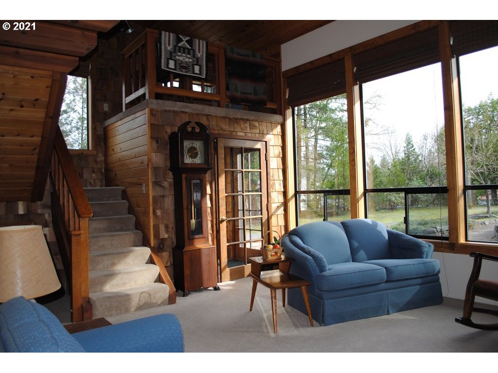 918 Peco Road Grants Pass, OR 97526 - Photo 8 of 25 Gallery Image 8