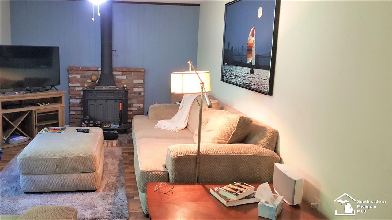 8481 Secor Road Lambertville, MI 48144 - Photo 7 of 11