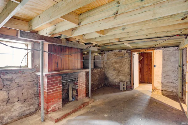 $99,900 | 8 Gray Street, Newburgh, IN 47630