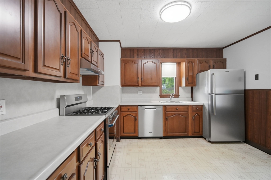 115 Connecticut Avenue Springfield, MA 01104 - Photo 6 of 40