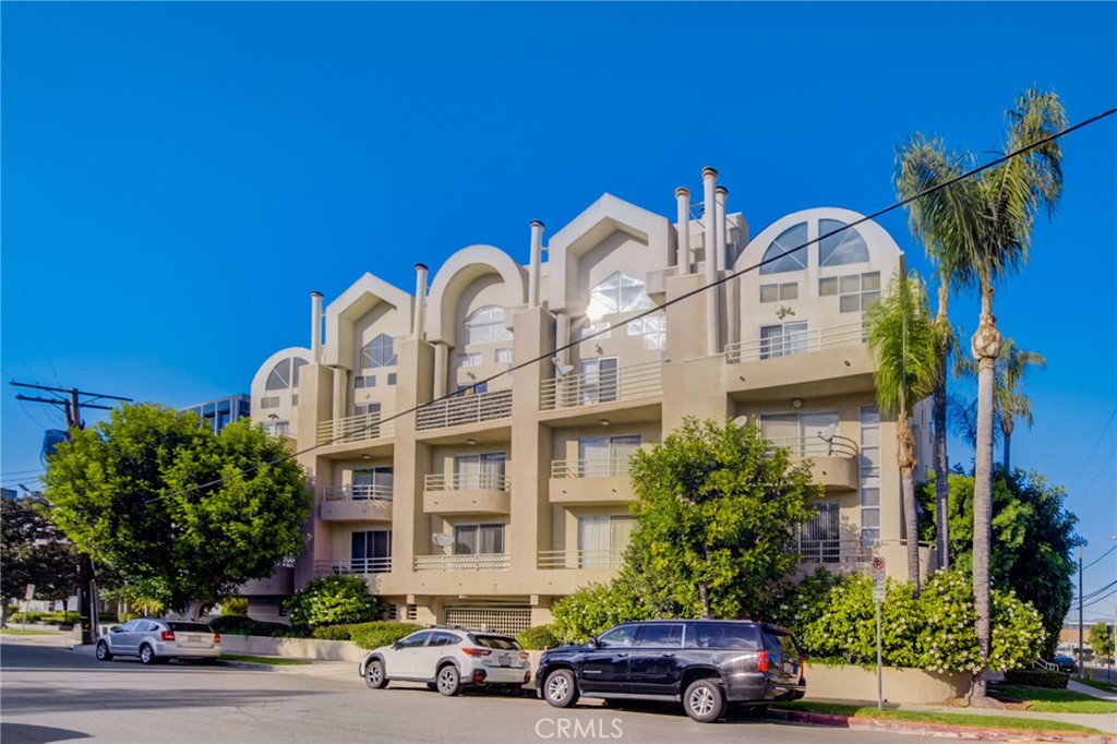 4549 Haskell Avenue, Unit 8 Encino, CA 91436 - Photo 1 of 1 a front view of a house with a garden