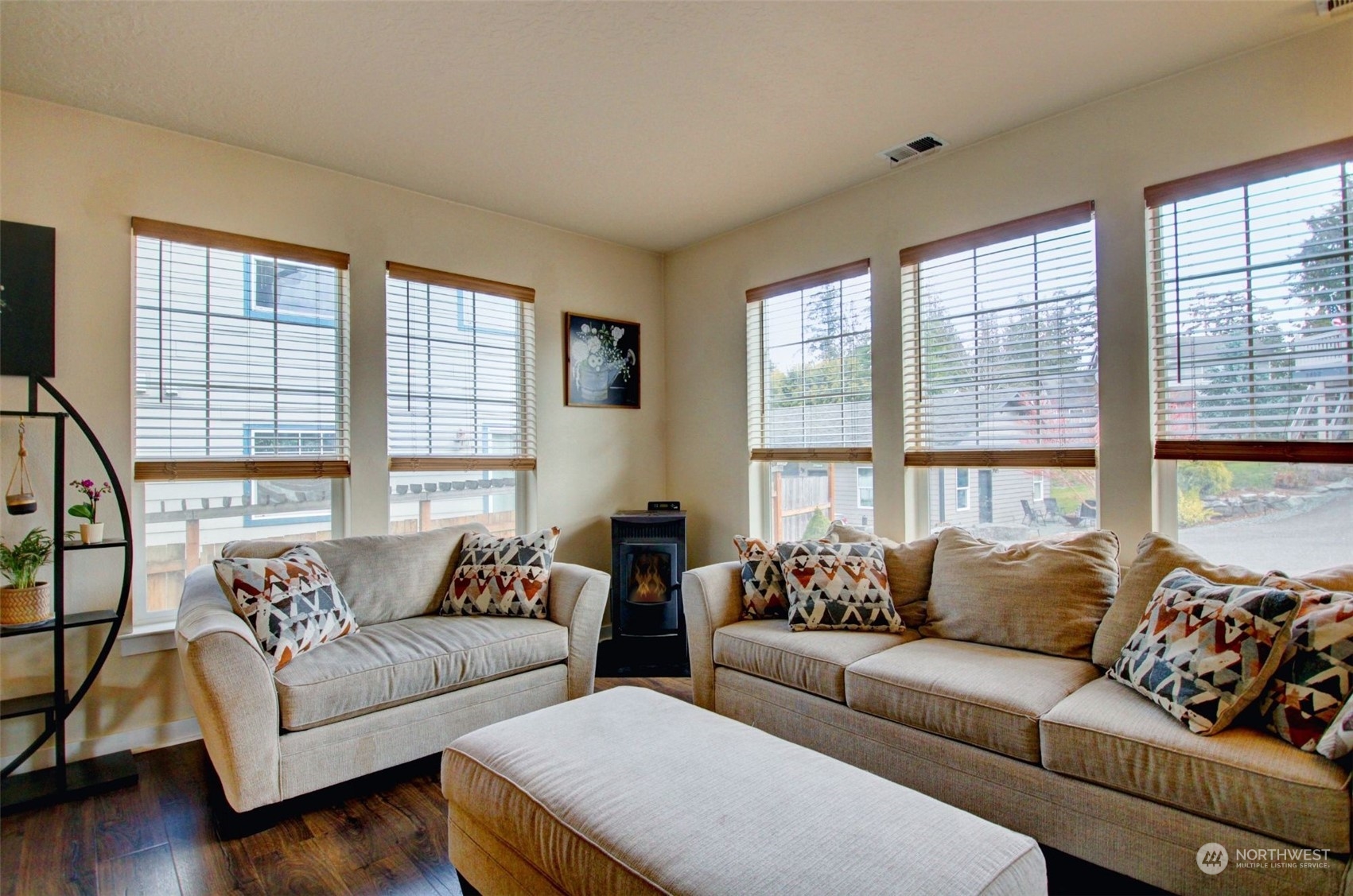 2402 Francis Road Mount Vernon, WA 98273 - Photo 3 of 40 Gallery Image 3