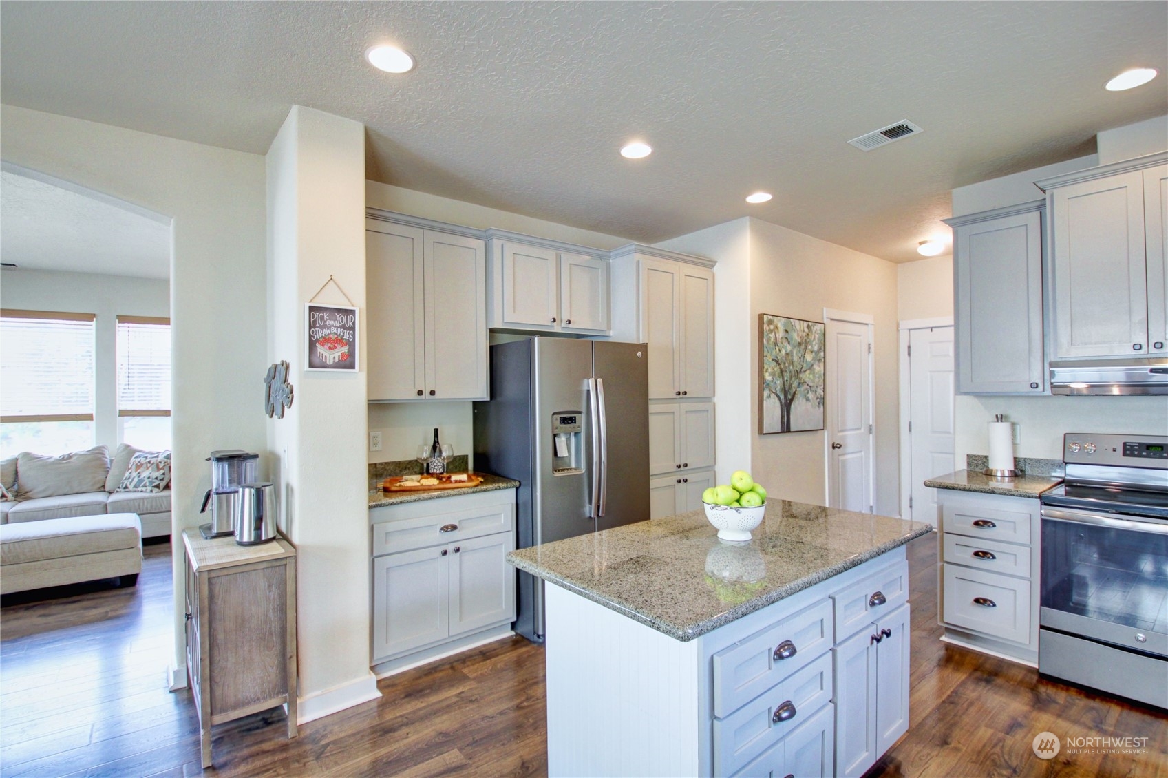 2402 Francis Road Mount Vernon, WA 98273 - Photo 6 of 40 Gallery Image 6