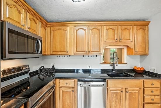6 Fieldstone Drive, Unit 6 Upton, MA 01568 - Photo 5 of 42