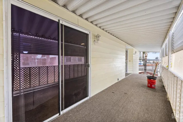 a picture of a rug with a white wall
