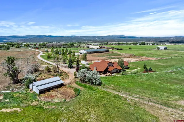 an aerial view of a houses with outdoor space and lake view