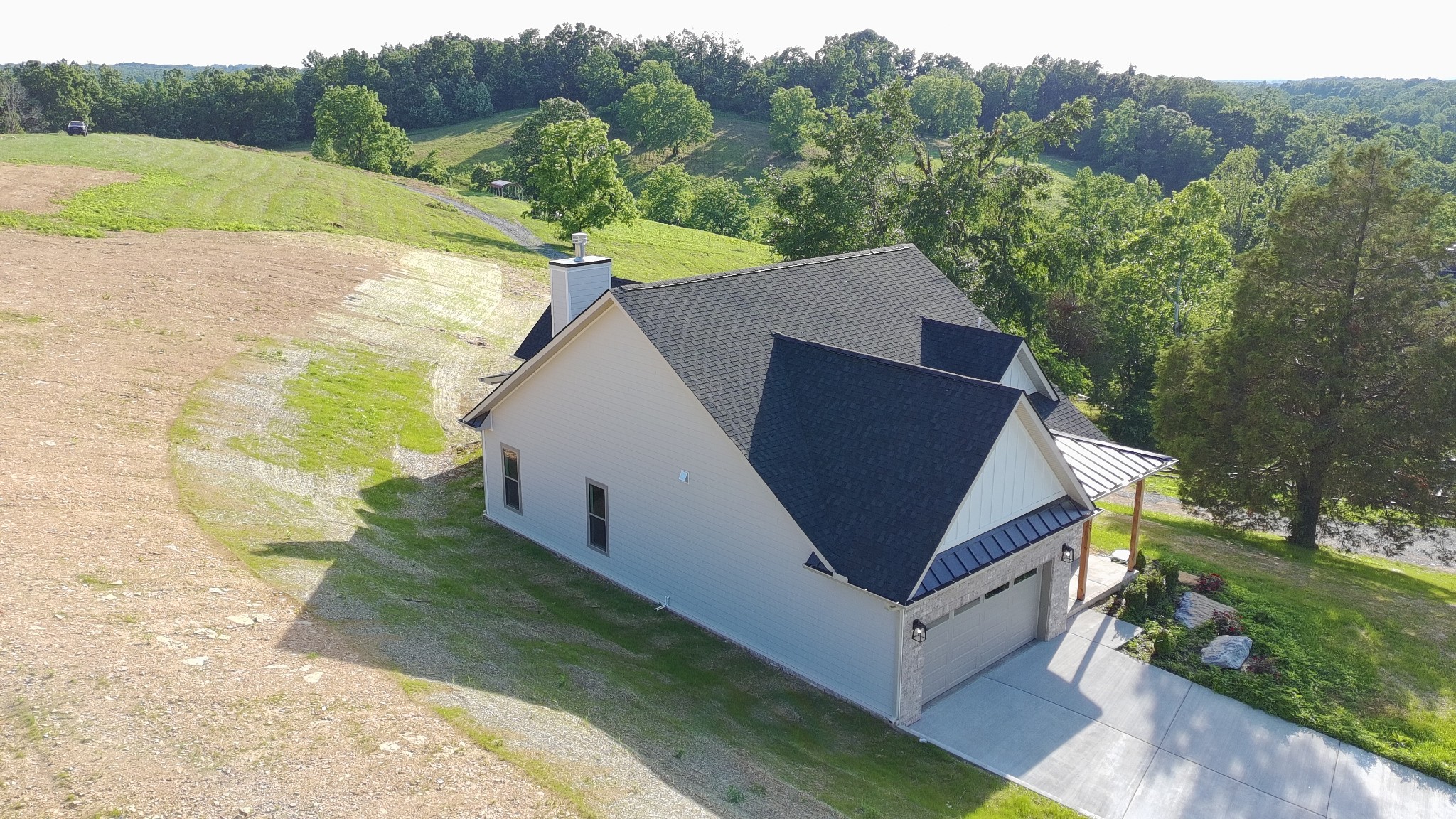 2953 Wixtown Road Westmoreland, TN 37186 - Photo 4 of 35 a view of a yard in front of a house
