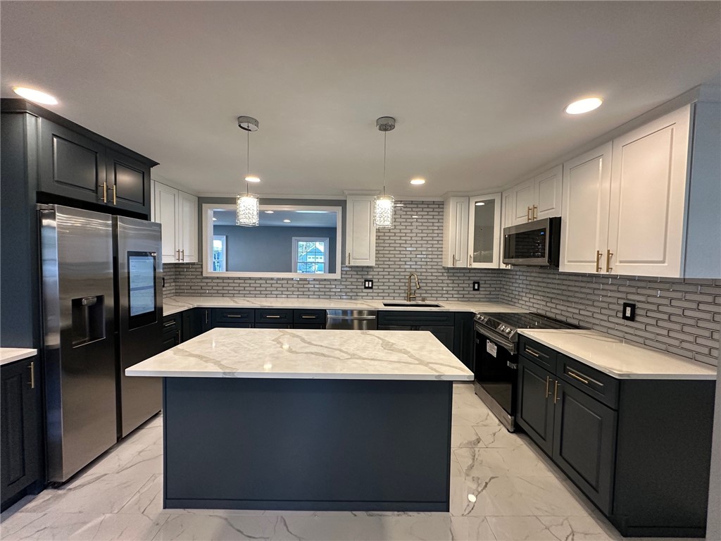 77 King Philip Road Pawtucket, RI 02861 - Photo 2 of 49 Gallery Image 2