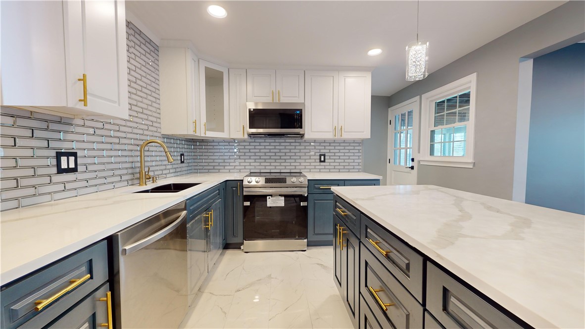 77 King Philip Road Pawtucket, RI 02861 - Photo 4 of 49 Gallery Image 4