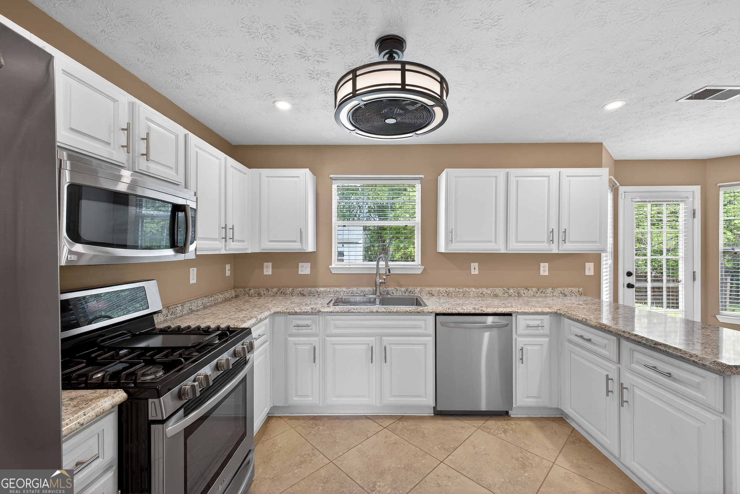 1380 Pebble Beach Lane Hampton, GA 30228 - Photo 10 of 37