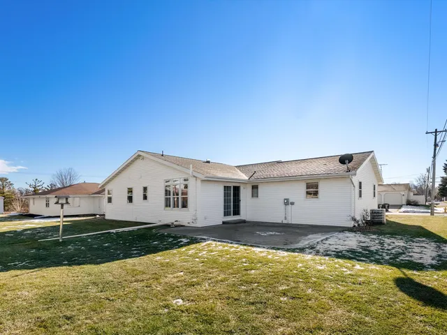 $414,500 | 1506 Hilltop Lane, Plymouth, WI 53073