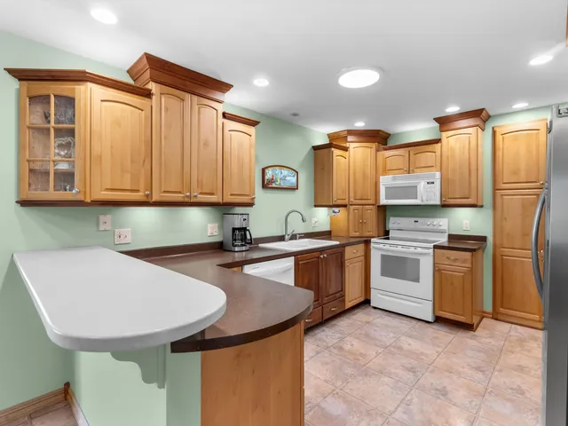 $414,500 | 1506 Hilltop Lane, Plymouth, WI 53073