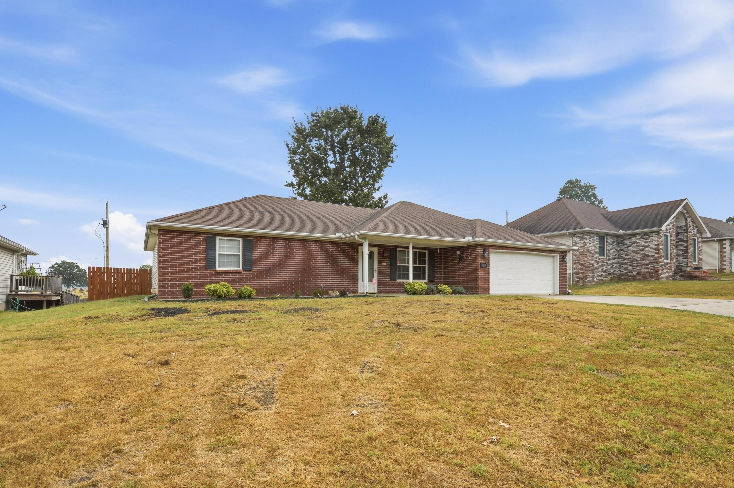 1317 Fox Ridge Lane Neosho, MO 64850 - Photo 4 of 45 004