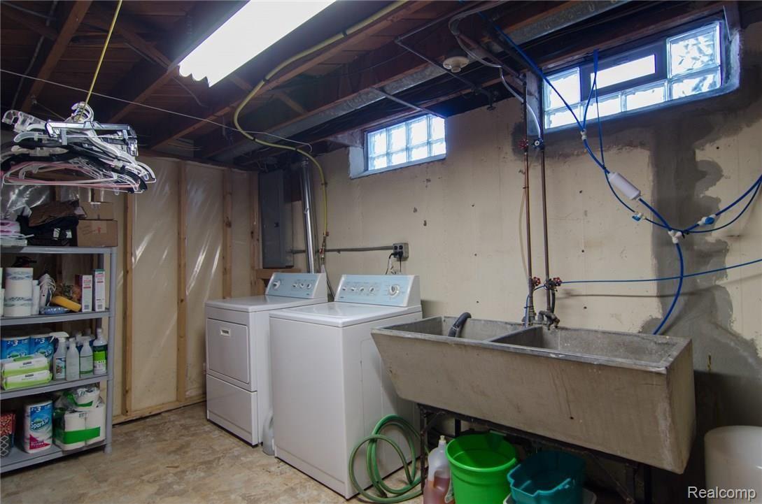 28383 Westerleigh Road Farmington, MI 48334 - Photo 13 of 18 16.jpg