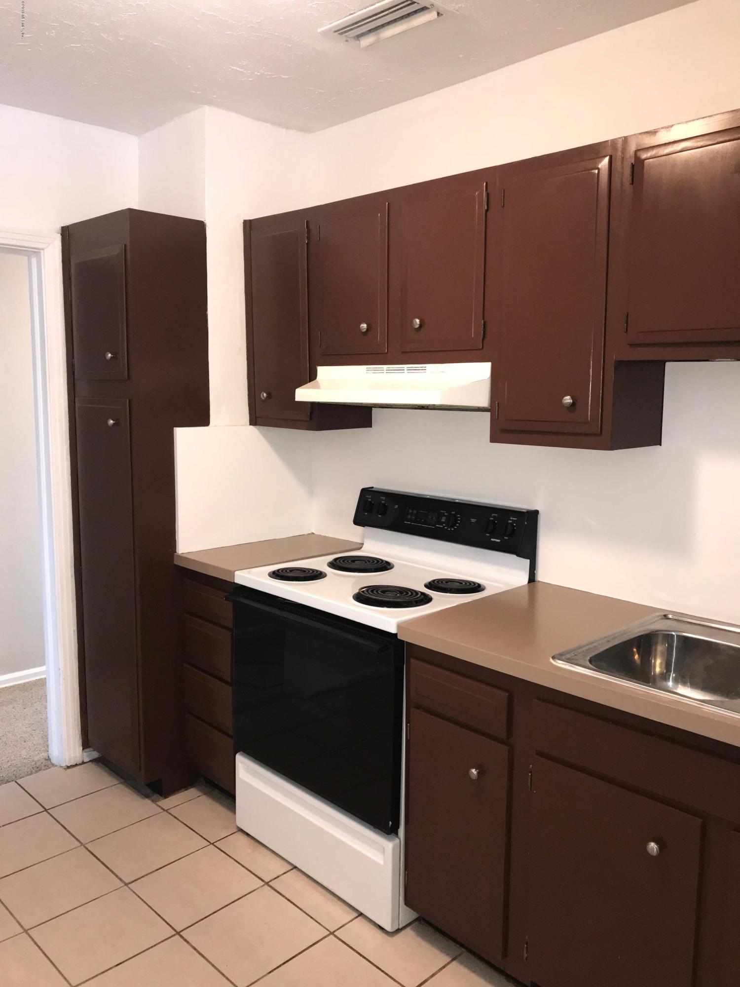 2010 Taunton Road Jacksonville, FL 32207 - Photo 3 of 12 Kitchen