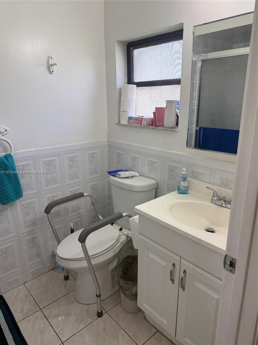 4929 Southwest 139th Court Miami, FL 33175 - Photo 9 of 27 a bathroom with a toilet sink and mirror