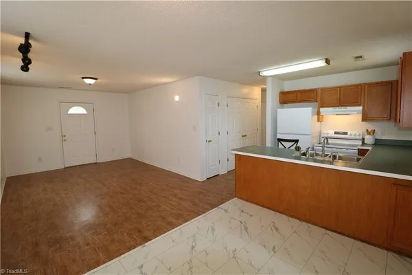 $1,600 | 2502 Bethabara Road, Winston-Salem, NC 27106