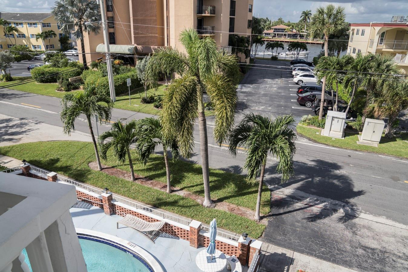 424 North Riverside Drive Pompano Beach, FL 33062 - Photo 3 of 24 Photo 3