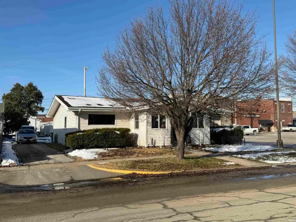 $214,900 | 88 Southeast 1st Street, Linton, IN 47441