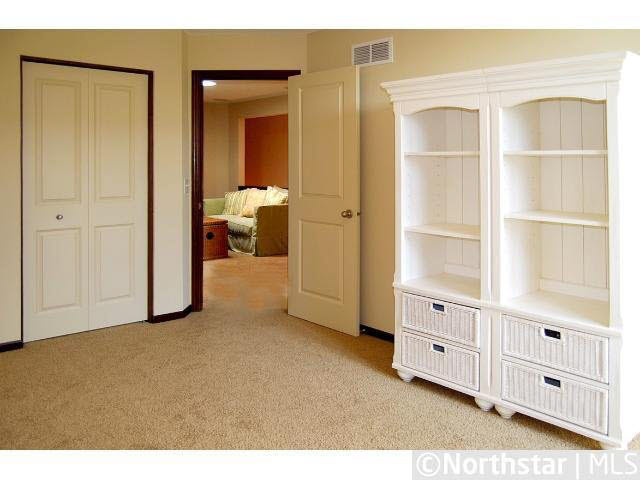 406 Valley Commons Hudson, WI 54016 - Photo 8 of 12 Gallery Image 8