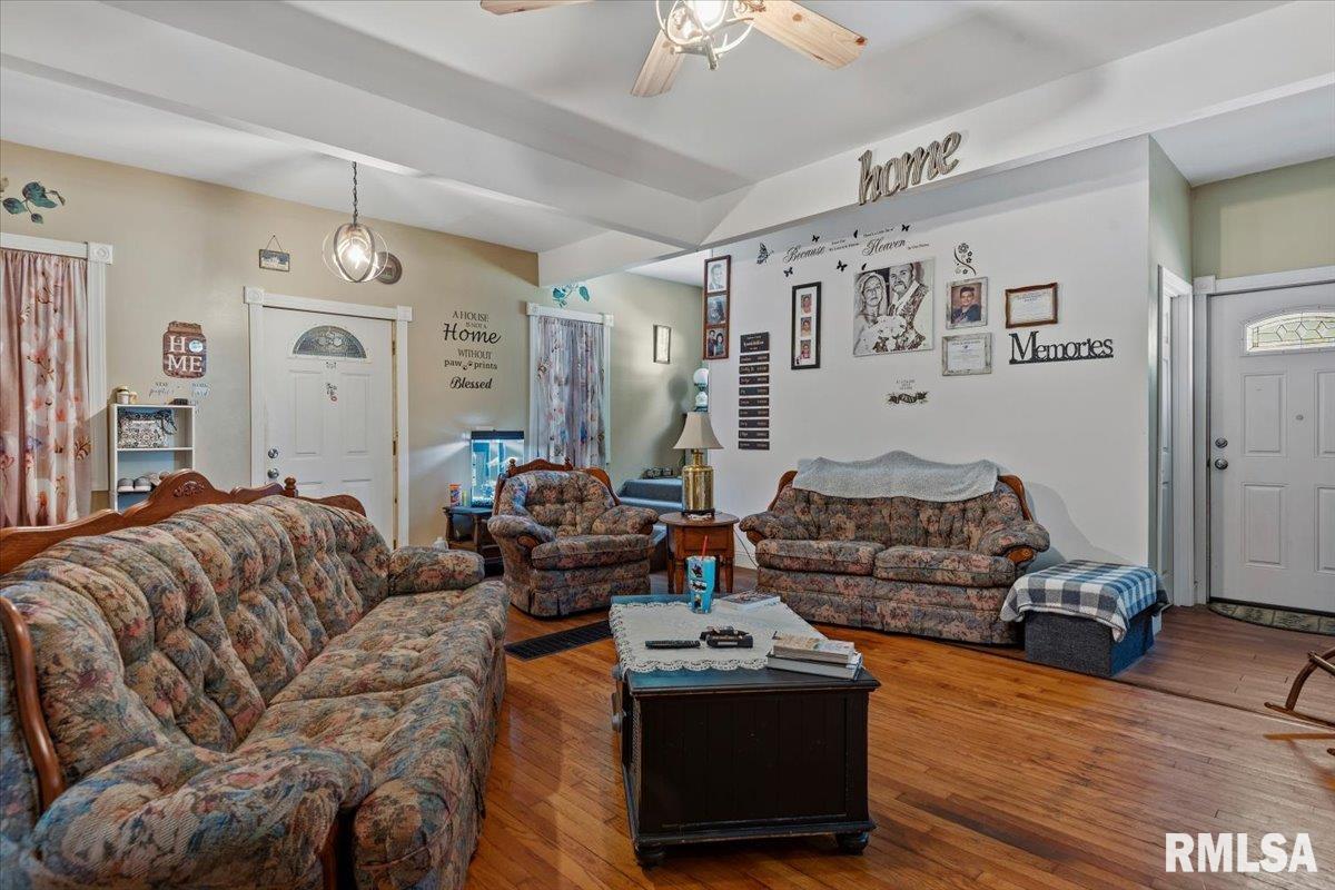 404 North Ewing Street Tallula, IL 62688 - Photo 5 of 41