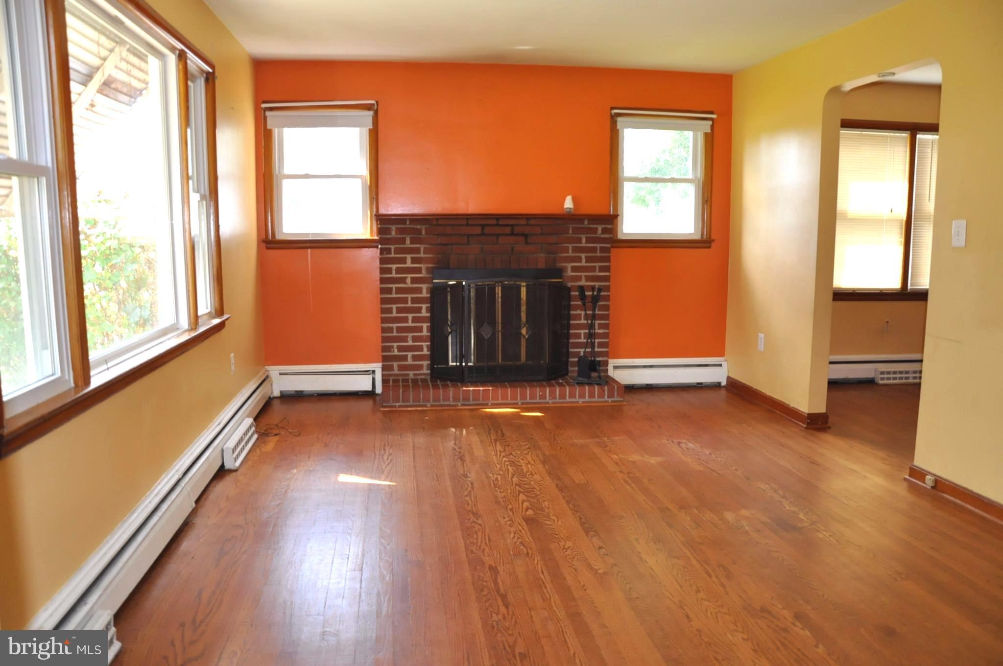 6705 Livingston Road Oxon Hill, MD 20745 - Photo 12 of 16 Living Room