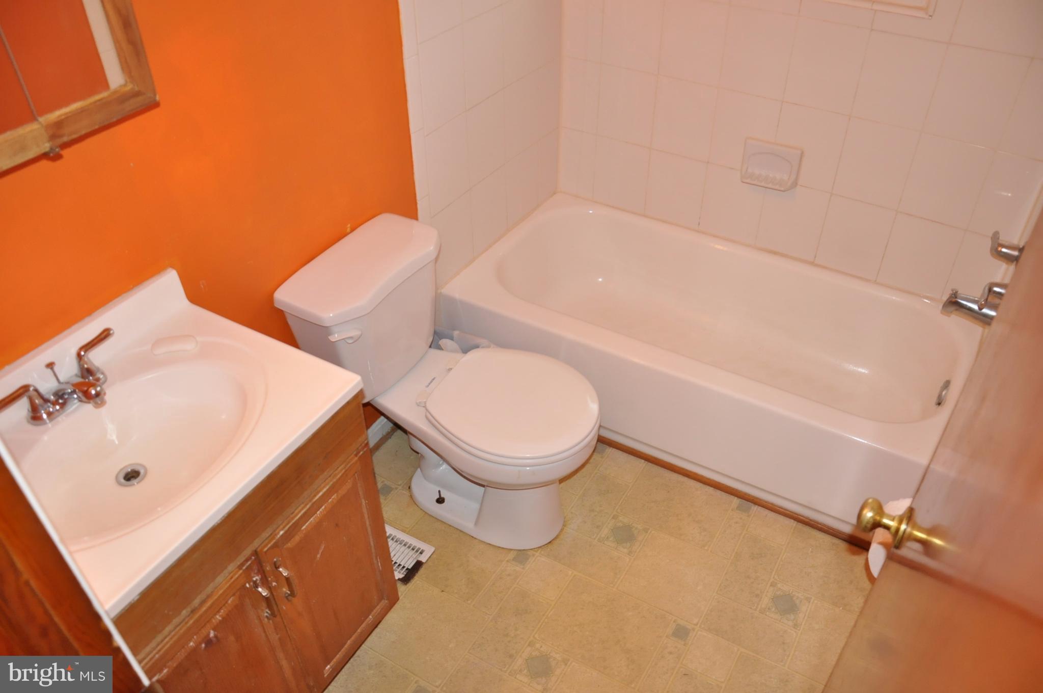 6705 Livingston Road Oxon Hill, MD 20745 - Photo 15 of 16 Bath