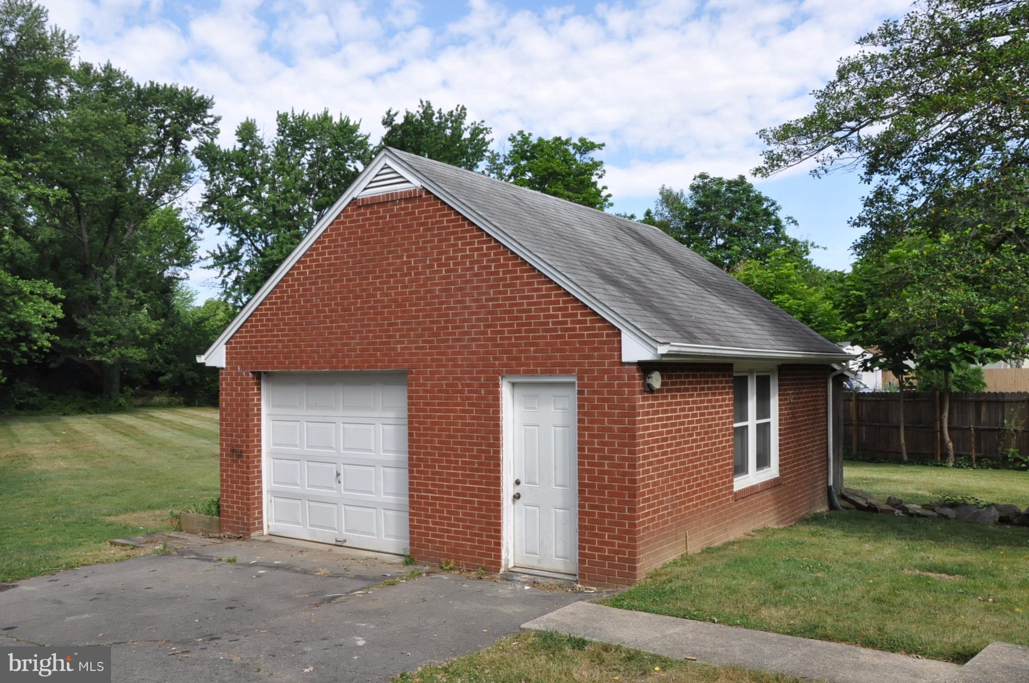 6705 Livingston Road Oxon Hill, MD 20745 - Photo 4 of 16 Exterior (Rear)