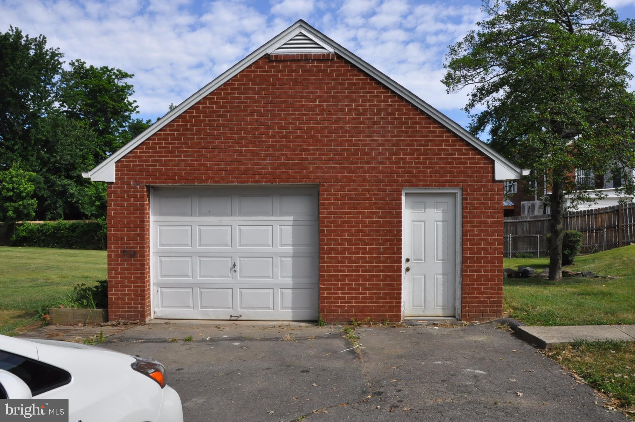 6705 Livingston Road Oxon Hill, MD 20745 - Photo 5 of 16 Exterior (Rear)