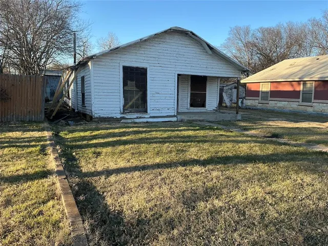 $74,000 | 604 Poindexter Avenue, Cleburne, TX 76033