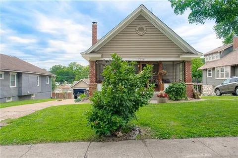 $300,000 | 1714 South Overton Avenue, Independence, MO 64052