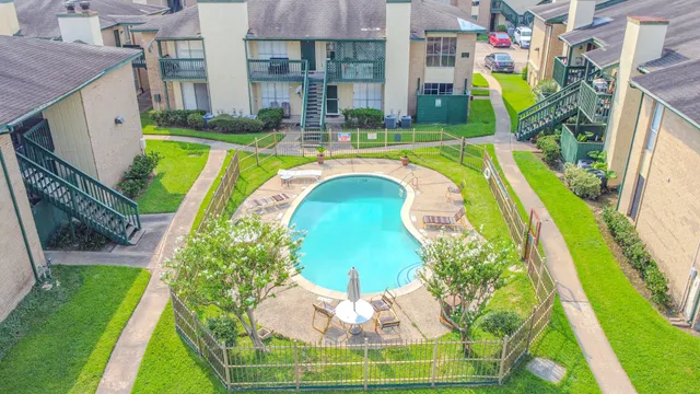$110,000 | 1516 Bay Area Boulevard, Unit Q1, Houston, TX 77058