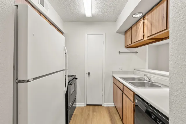 $110,000 | 1516 Bay Area Boulevard, Unit Q1, Houston, TX 77058