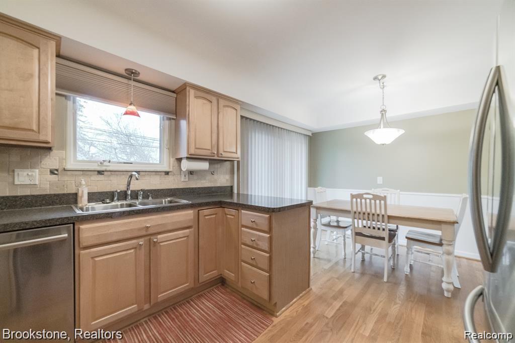 52001 Shelby Road Utica, MI 48316 - Photo 13 of 37