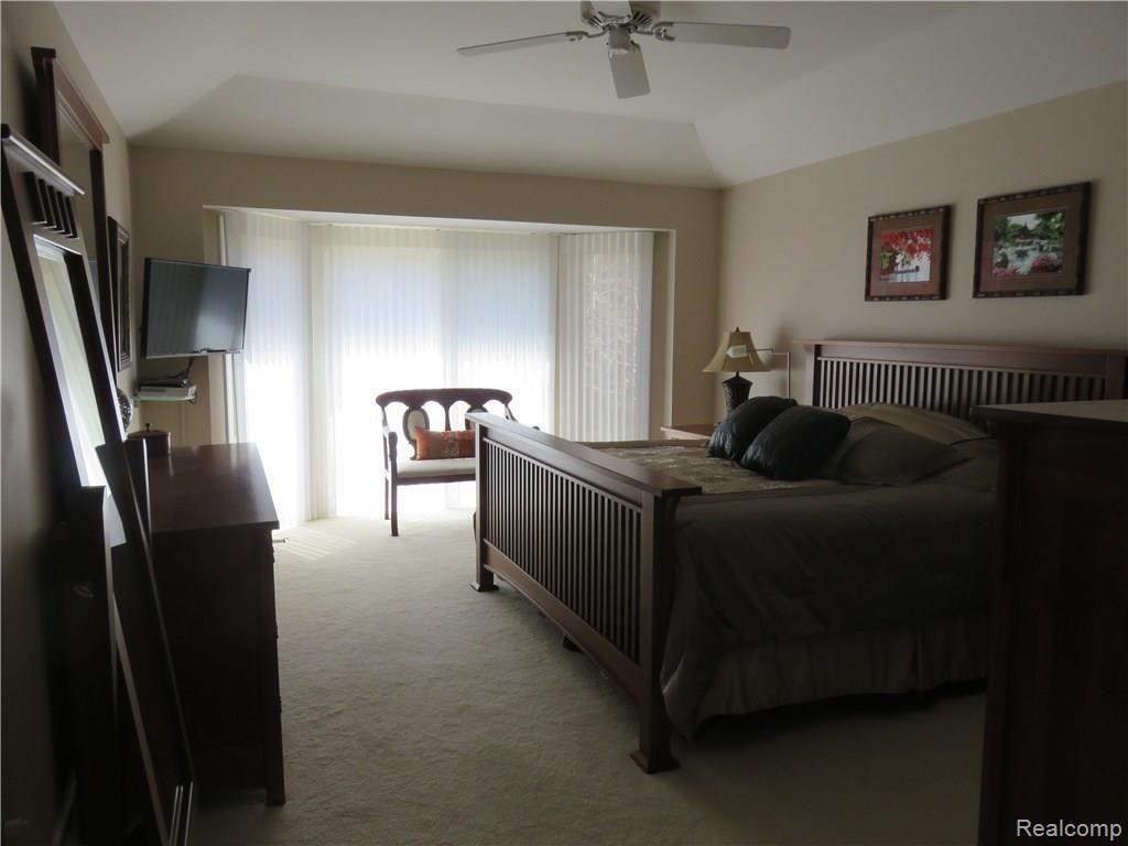 358 Jonathan Drive Rochester, MI 48307 - Photo 6 of 22 6.JPG