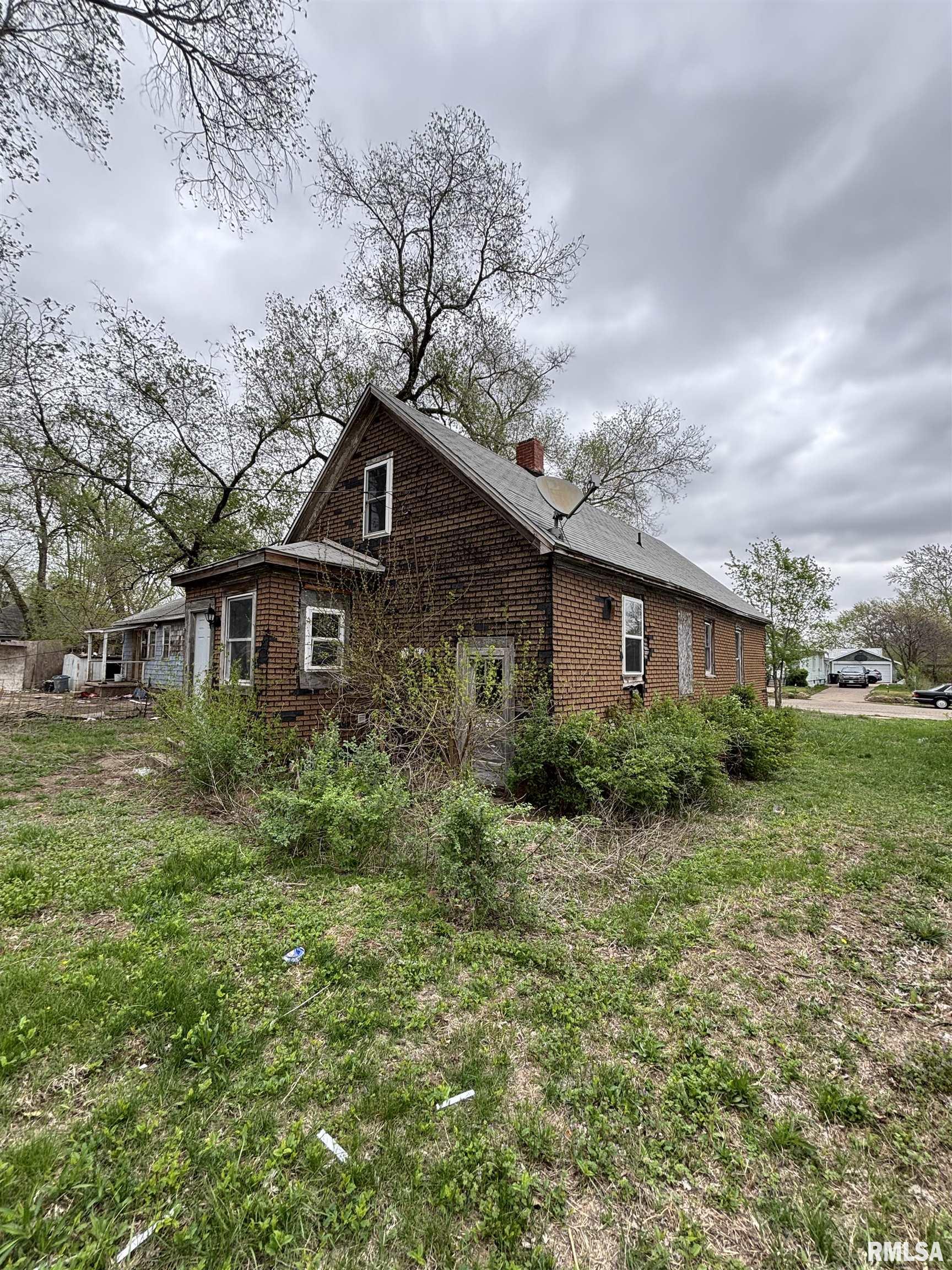 205 2nd Street South Pekin, IL 61564 - Photo 4 of 41