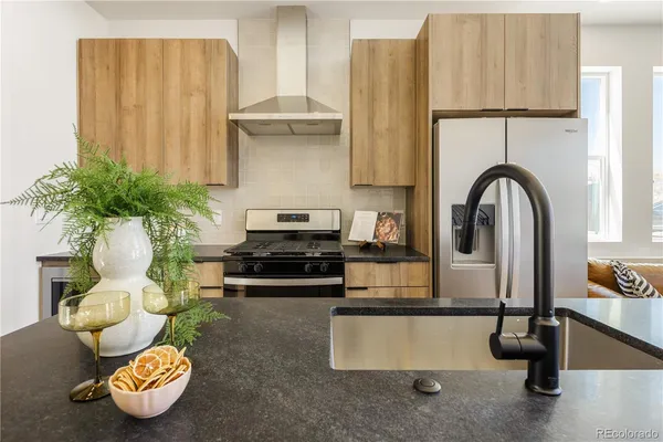 $2,400 | 3630 West 12th Avenue, Denver, CO 80204